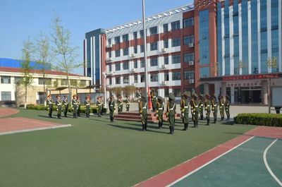 與法同行 快樂成長 --臨沂東城實驗小學舉行“全民國家安全教育日”主題升旗儀式