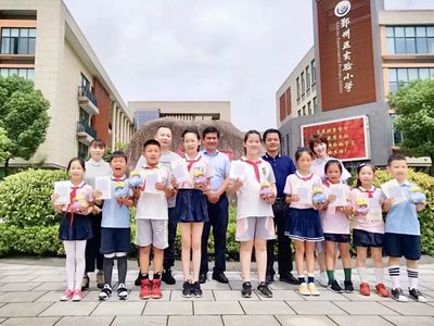 【實小快車道】播種新希望,共譜中國夢--鄞州區實驗小學教育集團2019學年第一學期開學典禮暨浙江少兒頻道“成長樹”計劃啟動儀式